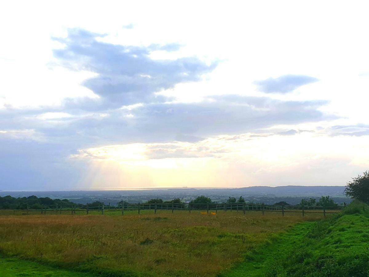 Open Acres Accommodation And Airport Parking Backwell Esterno foto
